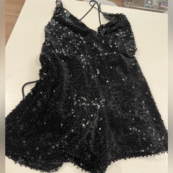 kendall and kylie sequin dress @kendalljenner at the @cfda fashion awards , #kendalljenner #cfda #beauty #fashion #khaite #model